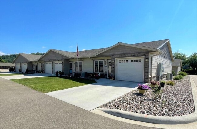 Building Photo - 706 McHugh Rd Unit 6