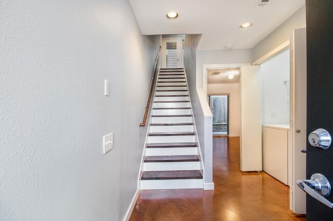 Photo - 2940 Cline St