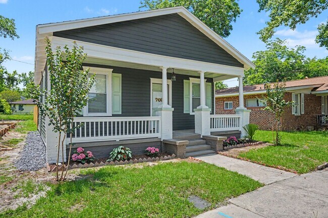 705 E 32nd St Unidad #1