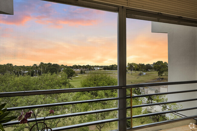Building Photo - 3951 Via Poinciana Rental