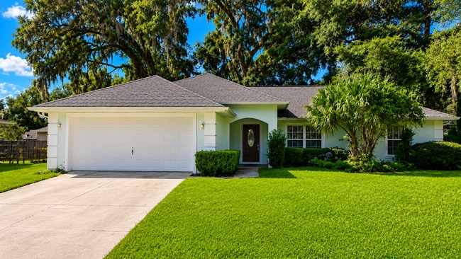 Building Photo - Beautiful 3 Bedroom Home for Rent in Hidden Lake – SW Ocala