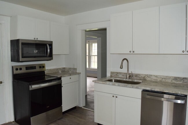 Photo - Cute modern rancher in the heart of Highla...