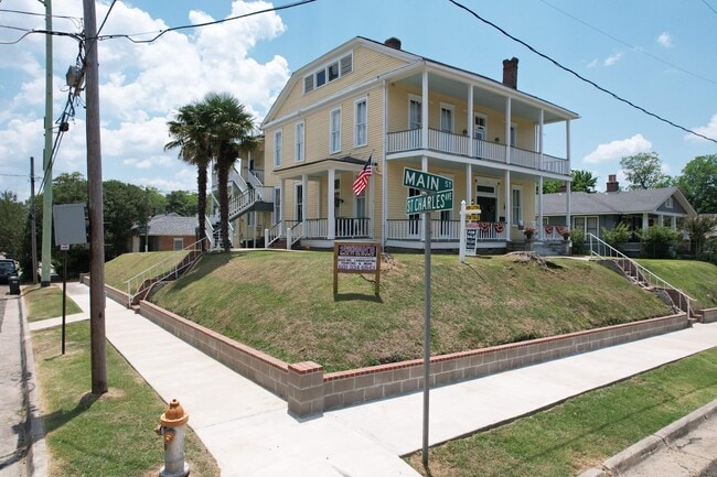 Building Photo - 1116 Main St Unit AptD[FURNISHED]