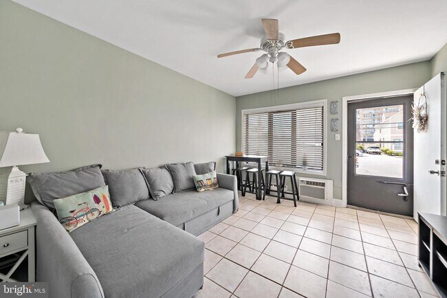 Building Photo - 9401 Pacific Ave Unit 10 Rental
