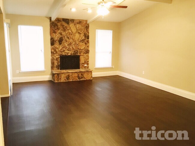 Photo - 3804 Firethorn Dr