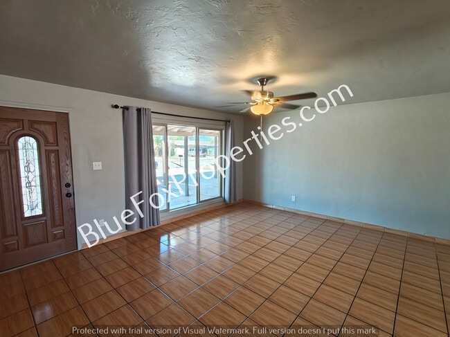 Photo - 5952 E 25th St