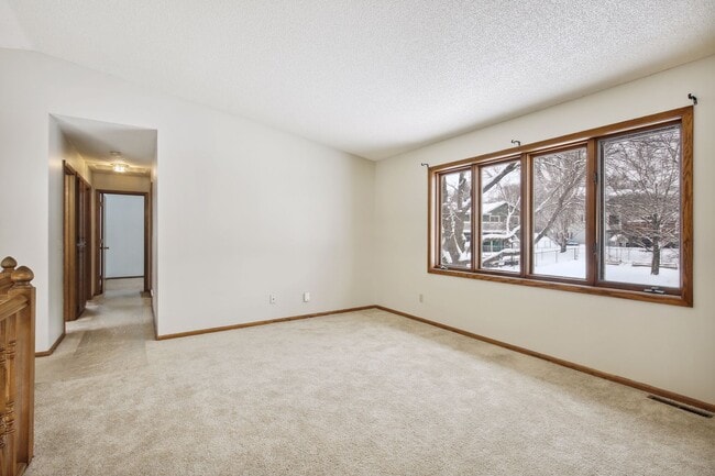 Photo - 908 Gramsey Pl