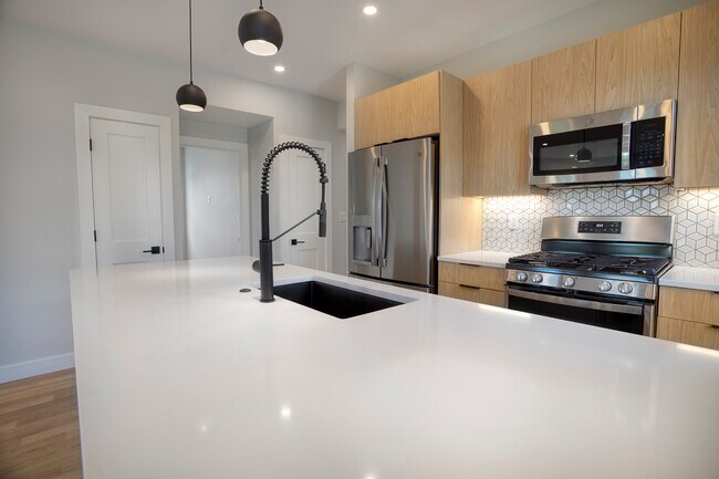 Photo - 7 Wenham St Unit 1