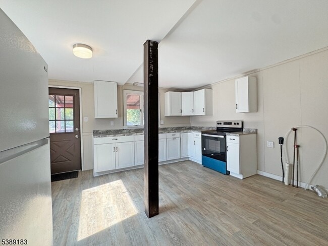 Photo - 173 Market St