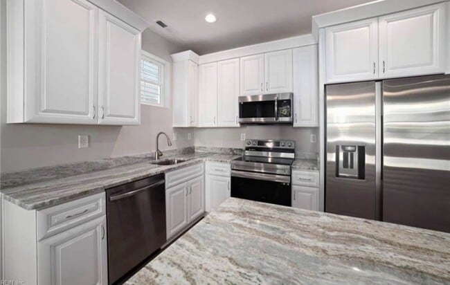 Photo - 833 A Ave