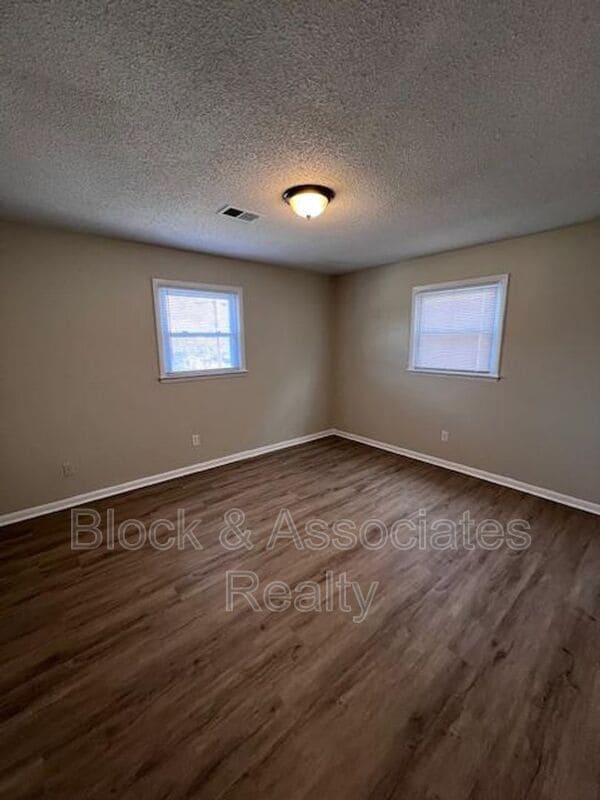 Photo - 205 Gregg St