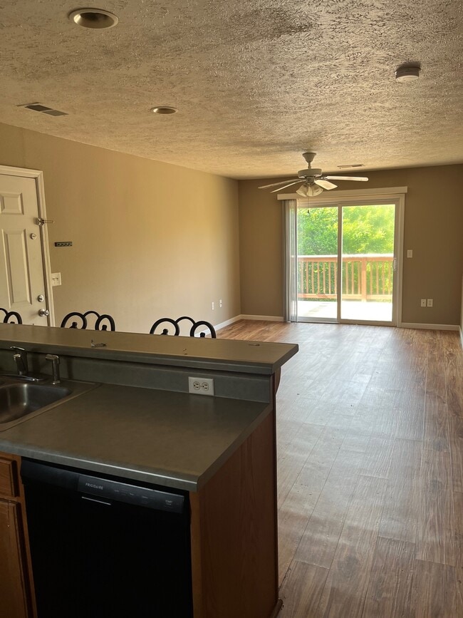 Photo - 104 Garden Cir Unit 4
