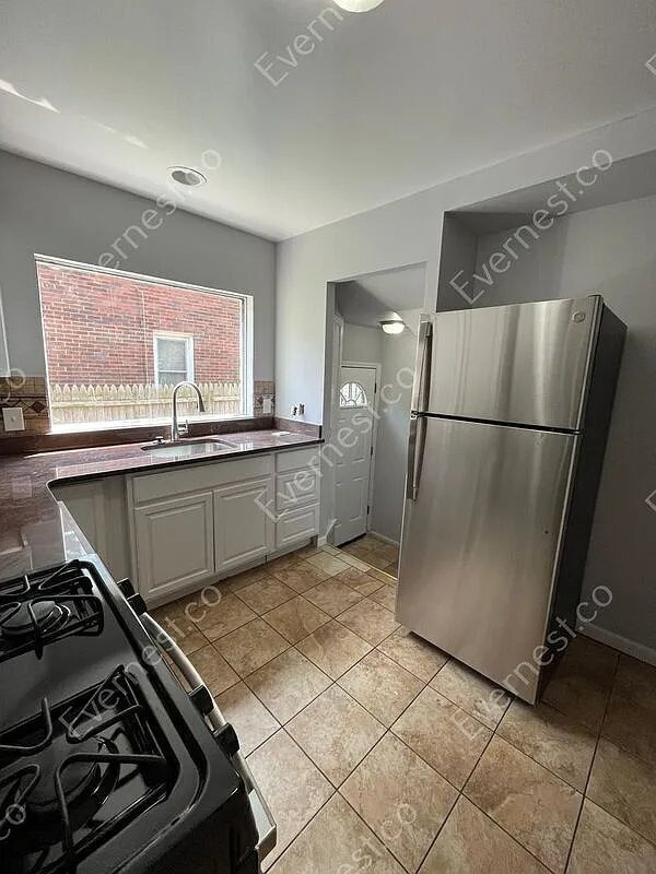 Photo - 14233 Piedmont St