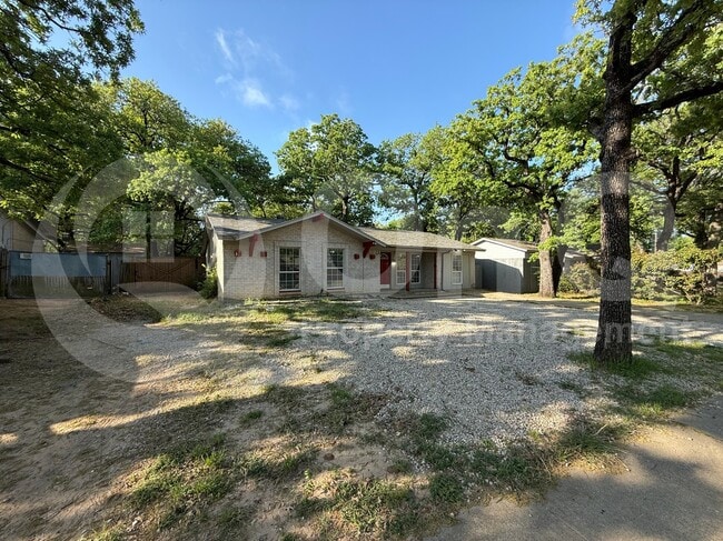 Building Photo - 810 Pleasant Hills Dr