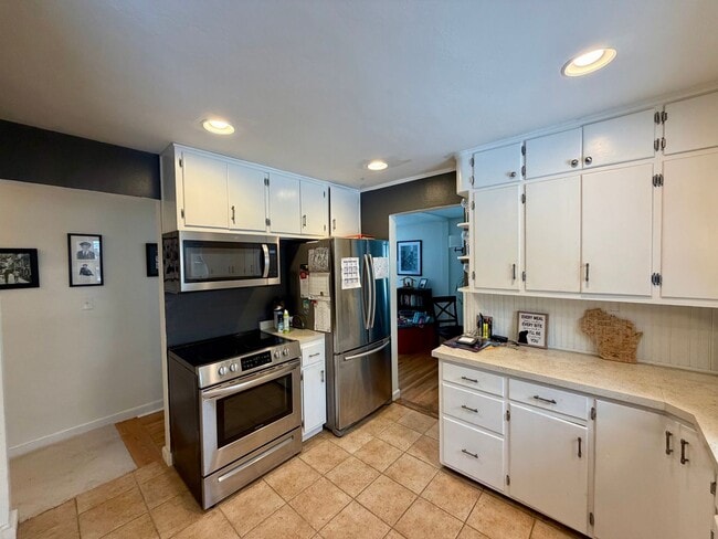 Photo - 3 Bed 1.5 Bath Single Family Home in Scholfield