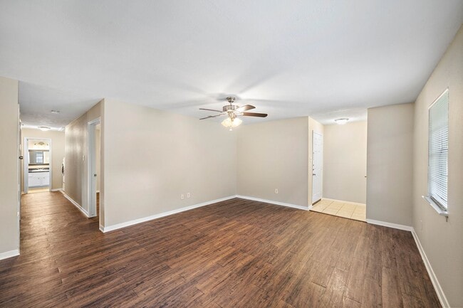 Photo - Lovely 3 Bedroom 2 Bath Duplex Home with Totally Private Backyard with Nice Wooden Privacy Fence!!