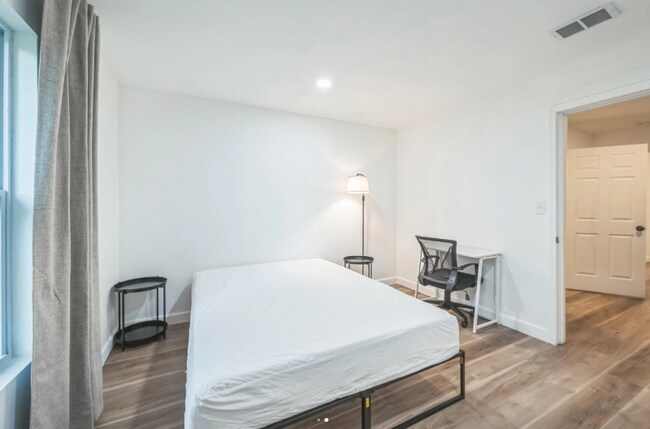 Photo - 364 Adelle St SE