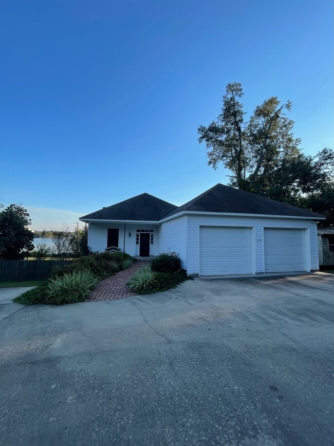 Photo - 1200 E Main St