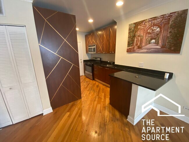 Photo - 2242 W Morse Ave Unit 2