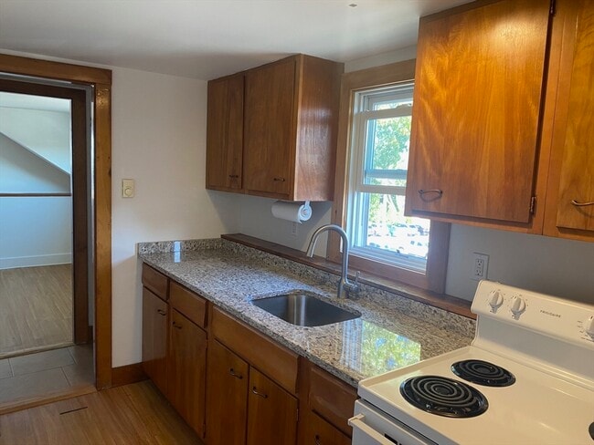 Photo - 5 Cleaves St Unit D