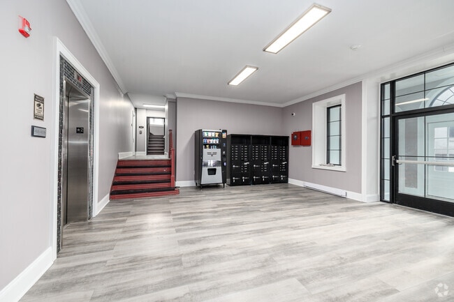 Photo - Commodore Apartments