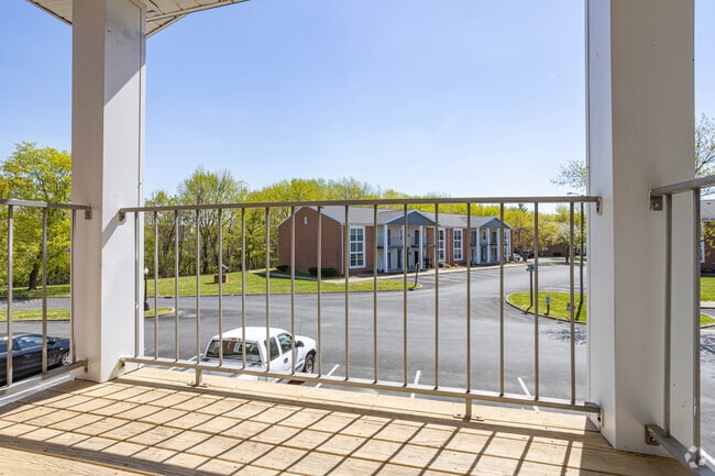 (R) RENOVATED THE FLOWERING DOGWOOD 1BR, 1BA - 700 SF - Balcony