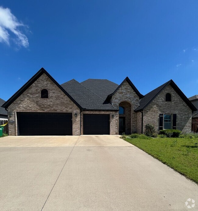 Building Photo - Beautiful 4-Bedroom, 3-Bath Home with Brig...