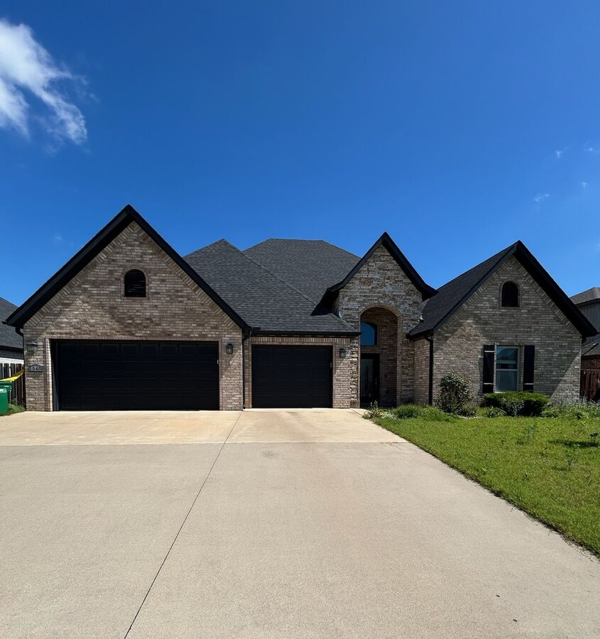 Beautiful 4-Bedroom, 3-Bath Home with Brig... - Beautiful 4-Bedroom, 3-Bath Home with Brig...