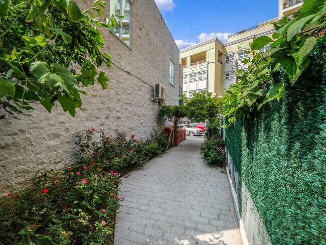 Photo - 67 Brighton 1st Ln Casa