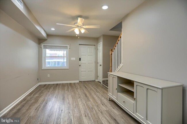 Photo - 1207 Anglesea St