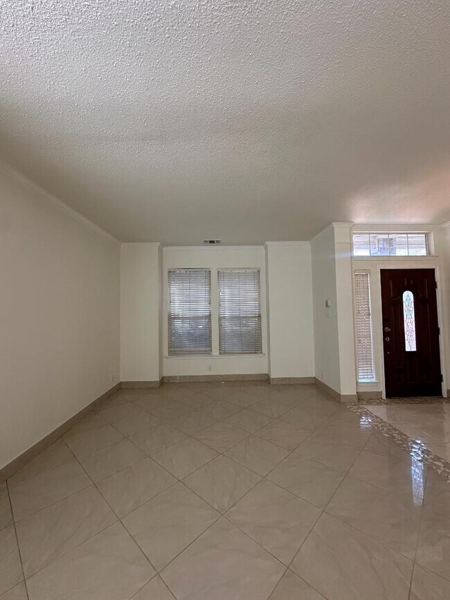 Photo - 12360 Hart Crest