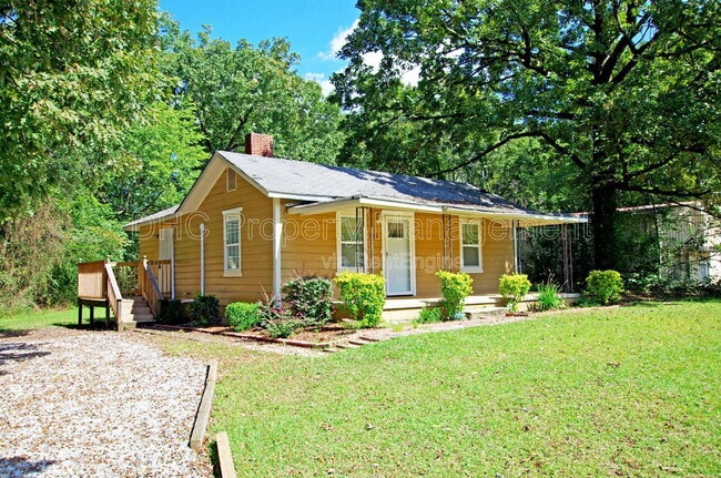 Building Photo - 1135 E Fayetteville Rd