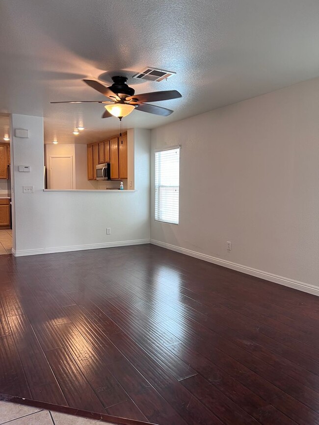 Building Photo - MOVE IN TODAY! 3 bed 2.5 bath home in the ...