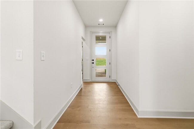 Photo - 910 Trestle Ln