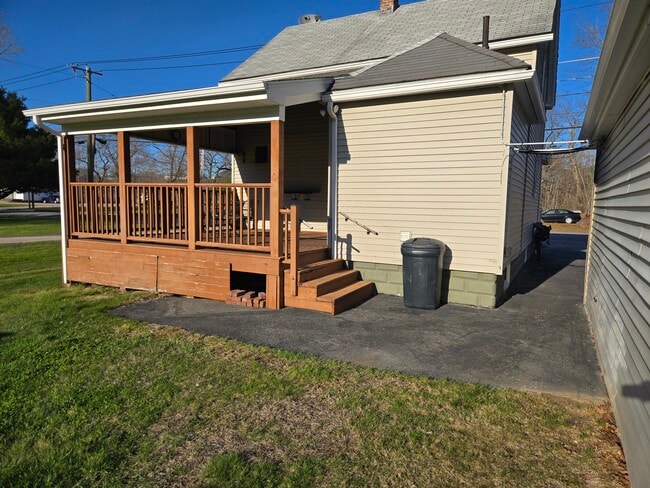 Photo - 521 Riverside Dr