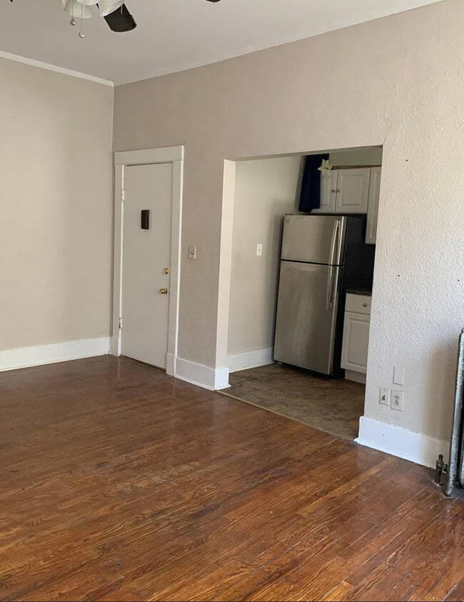 Photo - 1733 Poplar Ave