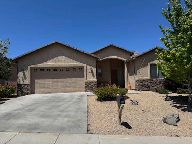 Building Photo - Gorgeous 3-bedrooms, 2-baths home located in Willow Hills! "In Prescott"