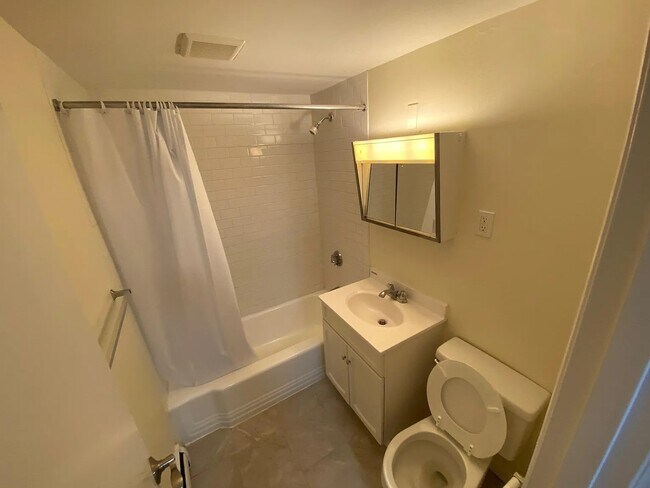 Photo - 230 Babcock St