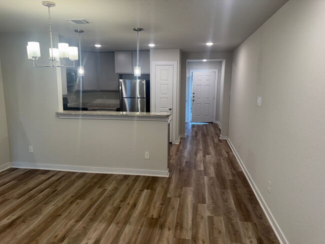 Photo - Stylish, Spacious & Close to It All – Your Ideal Townhome Awaits!