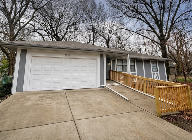 Building Photo - 7985 Antioch Rd
