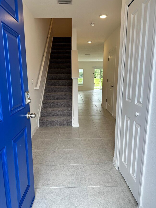 Foyer - 4126 Collegiate Blvd