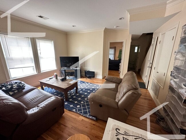 Photo - Awesome 4 bed 2 bath in Brighton... Well priced!