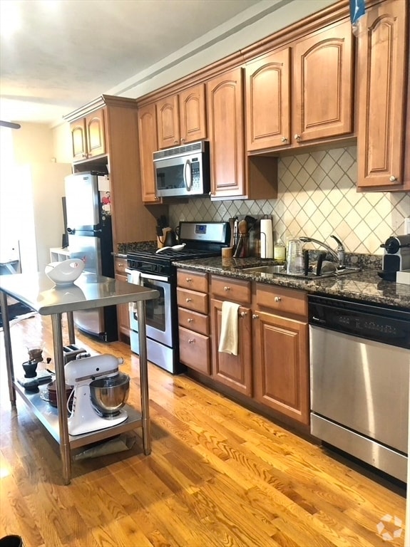 Building Photo - 288 W 3rd St Unit 2 Rental