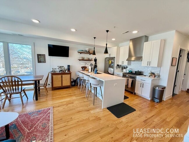 Photo - 1719 D St NE Unidad #2