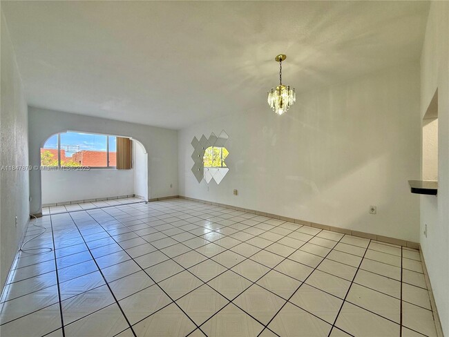 Building Photo - 1555 W 44th Pl Unit 327 Rental