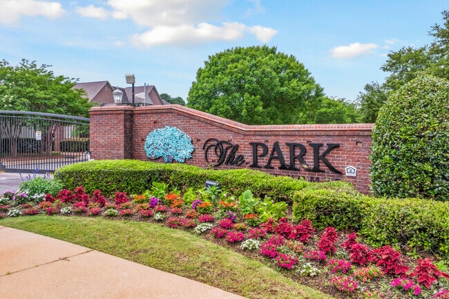 Entrada - The Park Apartments Homes