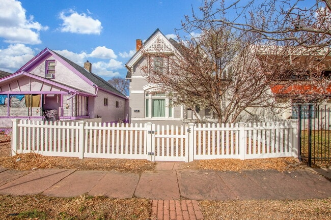 Photo - Lovely Victorian duplex for rent 2 bed / 1 bath Unit A