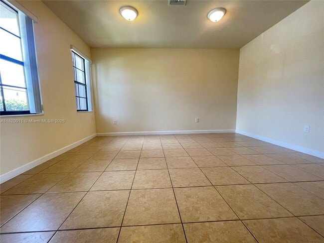 Photo - 548 SE 32nd Ave