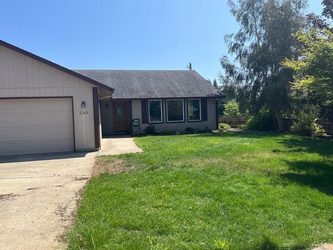 Building Photo - Large 3 bed/2 bath single family home