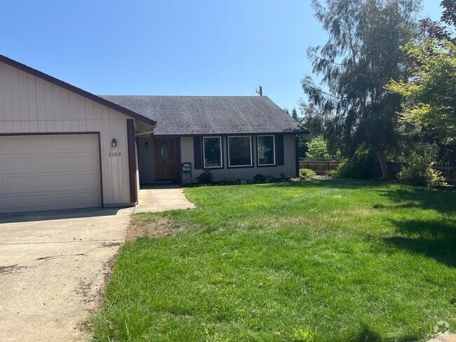 Building Photo - Large 3 bed/2 bath single family home